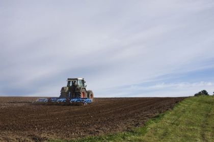 poljoprivreda-oranica-traktor-sjetva-1.jpg