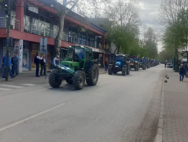 poljoprivrednici-zivinice-farmeri-protest-25-april-foto-1.jpg.webp