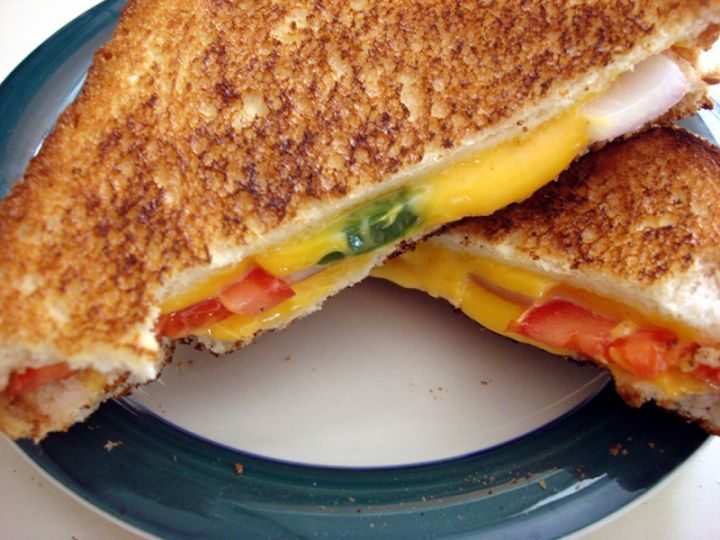 tost-ajvar-sendvic.jpg